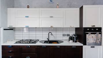 Kühlschrank, Mikrowelle, Geschirrspüler