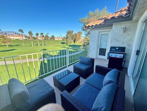 Property grounds - 2-Bedroom Desert Condo with Golf & Mountain Views, Pool, Tennis & Gym (Palm Desert)