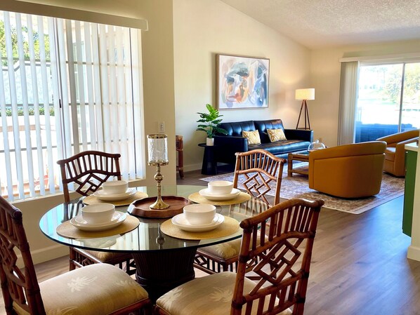 Dining - 2-Bedroom Desert Condo with Golf & Mountain Views, Pool, Tennis & Gym (Palm Desert)