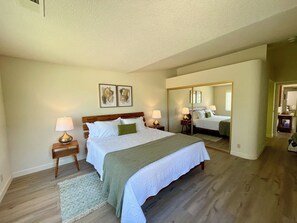 2 bedrooms, iron/ironing board, free WiFi, bed sheets - 2-Bedroom Desert Condo with Golf & Mountain Views, Pool, Tennis & Gym (Palm Desert)