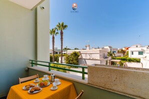 Outdoor dining - Coral by Vivimy real estate (Gallipoli)