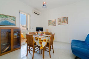 Dining - Coral by Vivimy real estate (Gallipoli)