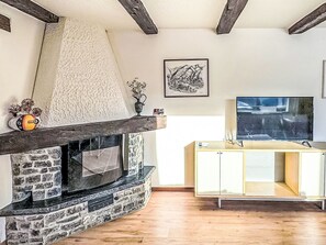 TV - Chalet Waldrand by Interhome (Inden)