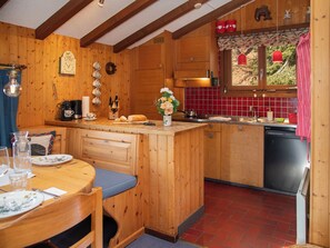 Kühlschrank, Ofen, Geschirrspüler, Kochgeschirr/Geschirr/Besteck
