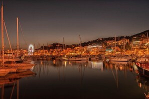 Marina - Rental of a T3 for 6 in a residence with swimming pool, 900m from the beach. (LE LAVANDOU)