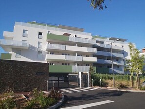 Exterior - Rental of a T3 for 6 in a residence with swimming pool, 900m from the beach. (LE LAVANDOU)