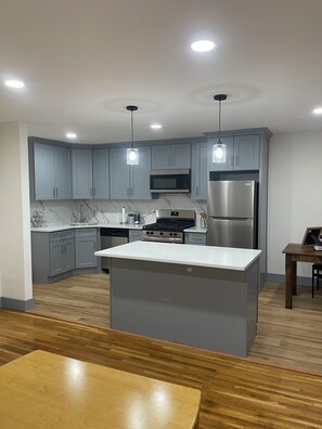 Mikroaaltouuni, uuni, liesi, astianpesukone