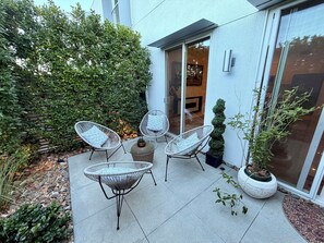 Terrace/patio - 2BR+Den Palm Springs Retreat Pool and Spa Mountain Views Near Coachella (Palm Springs)