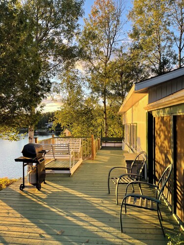 Golden Hour - rustic, cozy, and peaceful cottage for nature lovers