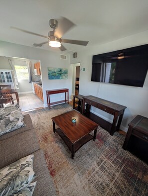 Living area - The Guesthouse on Mills 50 (Orlando)