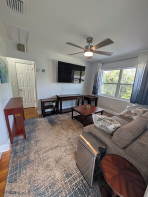 Living area - The Guesthouse on Mills 50 (Orlando)