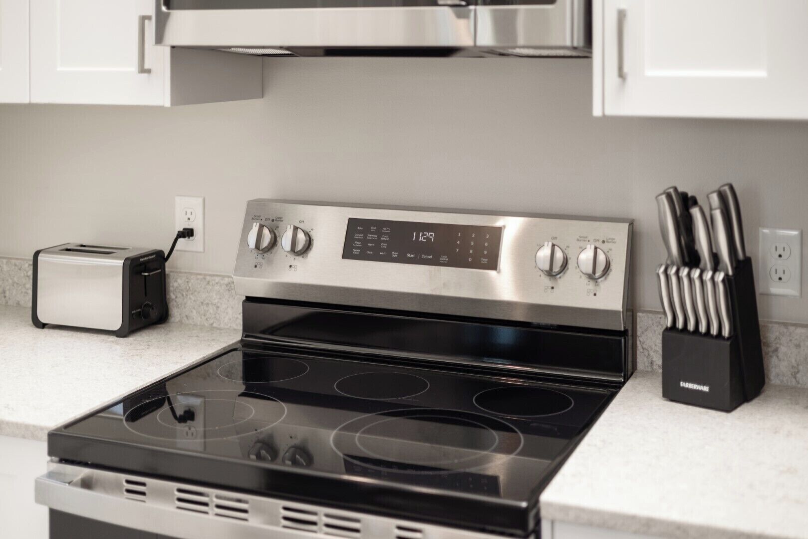 冰箱、微波炉、烤箱、炉灶