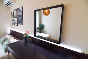 Iron/ironing board, WiFi - 4LDK 100 sq.m.] Convenient location, 2 min. direct to Namba, 4 min. to Tennoji, private house for rent, large free parking lot, convenient to go anywhere. (Osaka city Nishinari ward Dejiro)