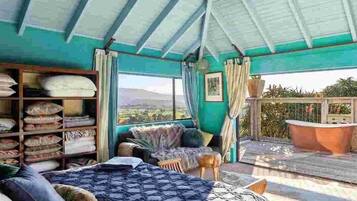 3 bedrooms, internet, bed sheets