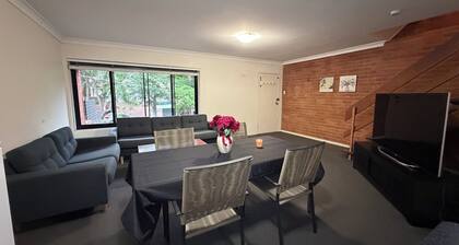 Lovely 3-bedroom house in serene Wollstonecraft neighborhood