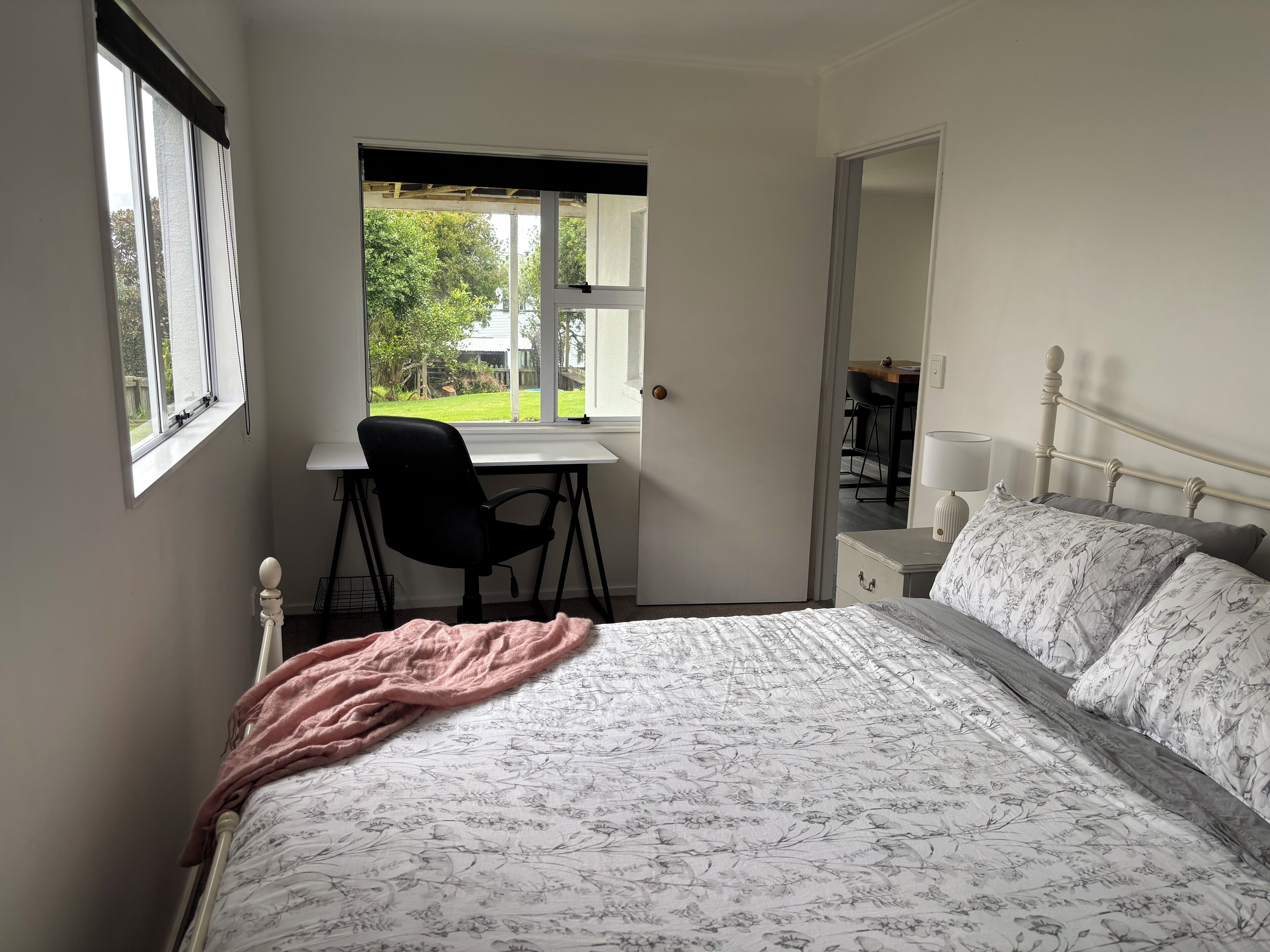 3 Schlafzimmer, Schreibtisch, Bügeleisen/Bügelbrett, Reisekinderbett