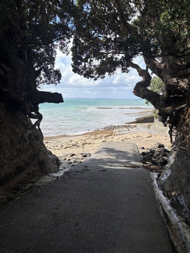 Spacious Three Bedroom Coastal Apartment in Army Bay