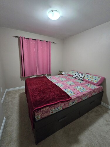 Cozy Queen Room Near Hospital | Quiet & Clean Home