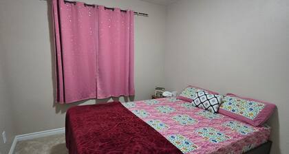 Cozy Queen Room Near Hospital | Quiet & Clean Home