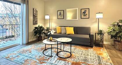 Cozy 1-bedroom apartment with Big Balcony in heart of Vancouver