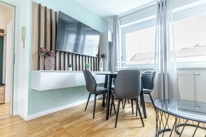 Basic Apartment | Living room - Stylish 1BR 1LR Vienna Center Homes (Vienna)