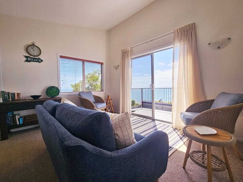 Seaside Sanctuary: A Secluded Coastal Escape