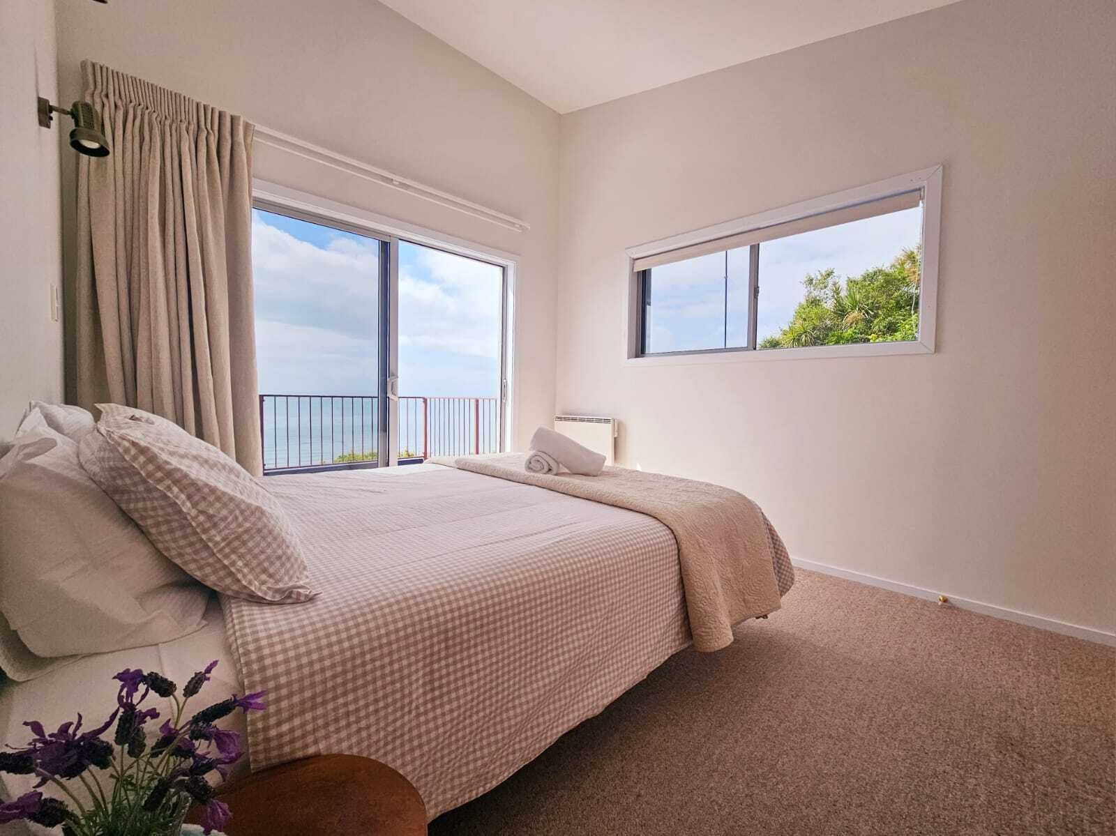 1 bedroom, bed sheets