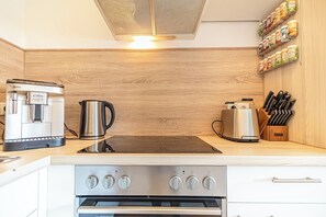 Private kitchen - 9 Min Metro City Center 1BR 1LR Apt (Wien)