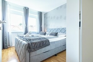 Iron/ironing board, free WiFi - 9 Min Metro City Center 1BR 1LR Apt (Wien)