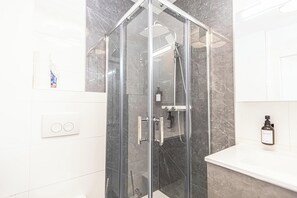 基本公寓 | 浴室 | 淋浴設備、免費盥洗用品、吹風機、毛巾