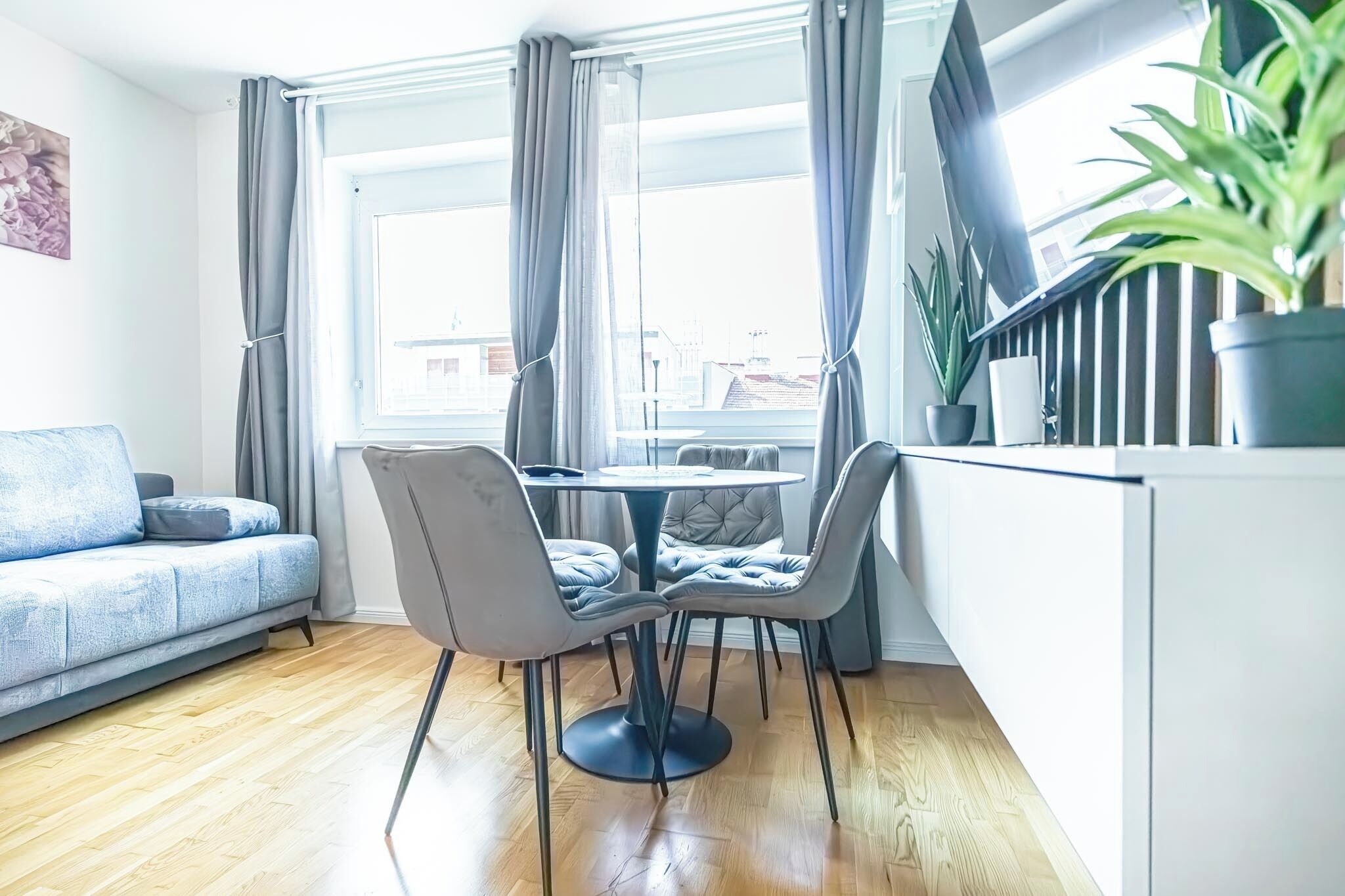 Basic Apartment | Living room