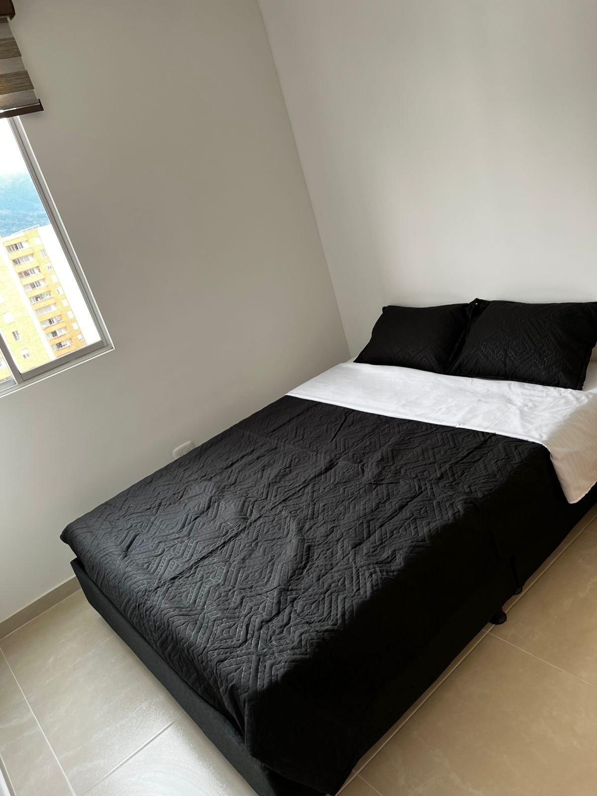 Fer et planche à repasser, Wi-Fi gratuit, draps fournis