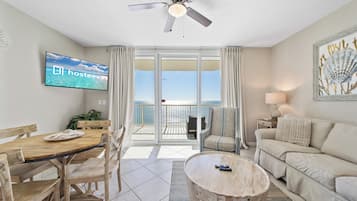 ์ต์คํด๋ฃจ์๋ธ ์ฝ๋, ์นจ์ค 1๊ฐ, ๋ฐ์ฝ๋, ํด๋ณ ์ ๋ง | ๊ฑฐ์ค | ์ผ์ด๋ธ ์ฑ๋ ์์ฒญ์ด ๊ฐ๋ฅํ 40์ธ์น ์ค๋งํธ TV