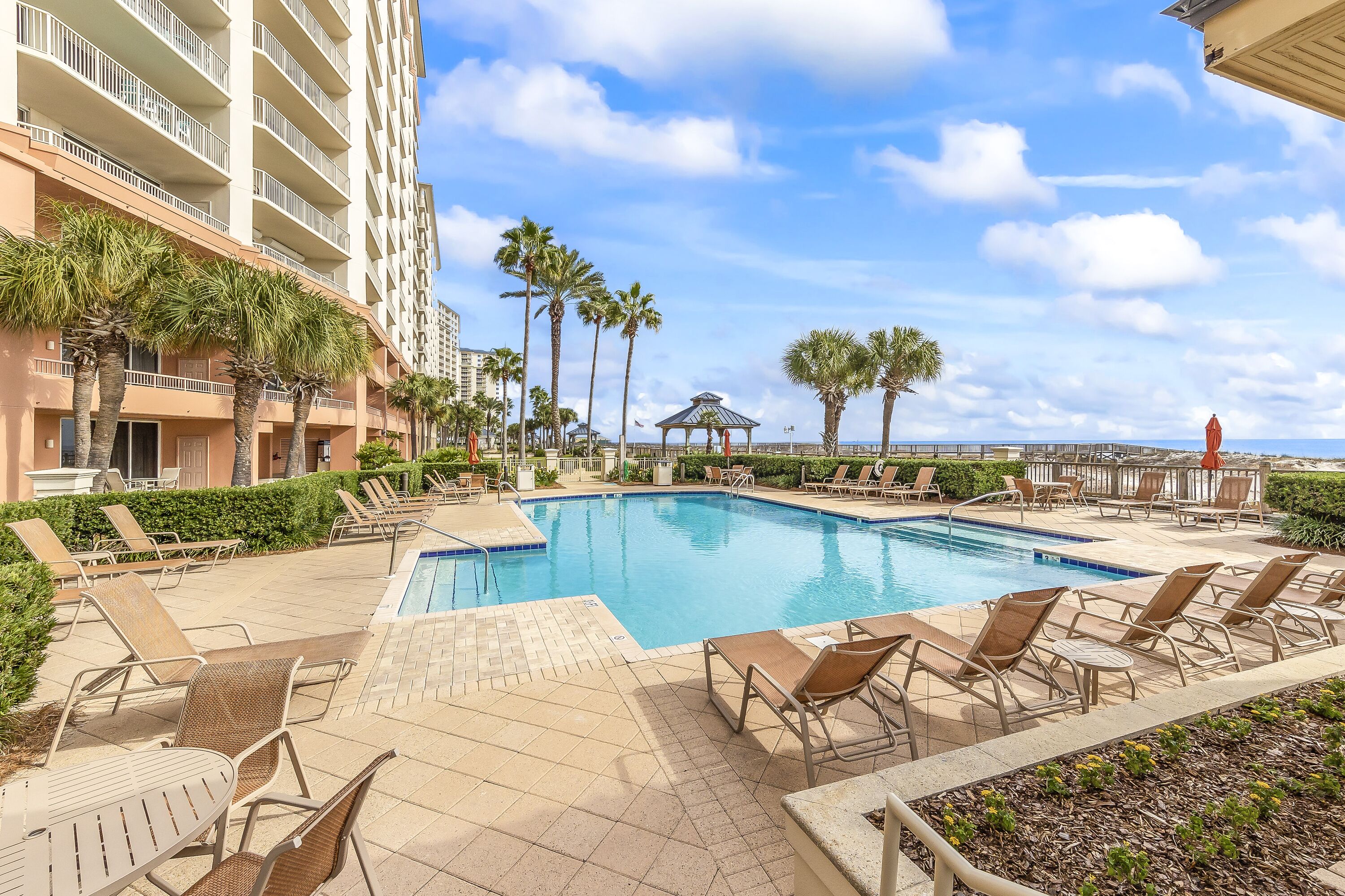 실내 수영장, 야외 수영장