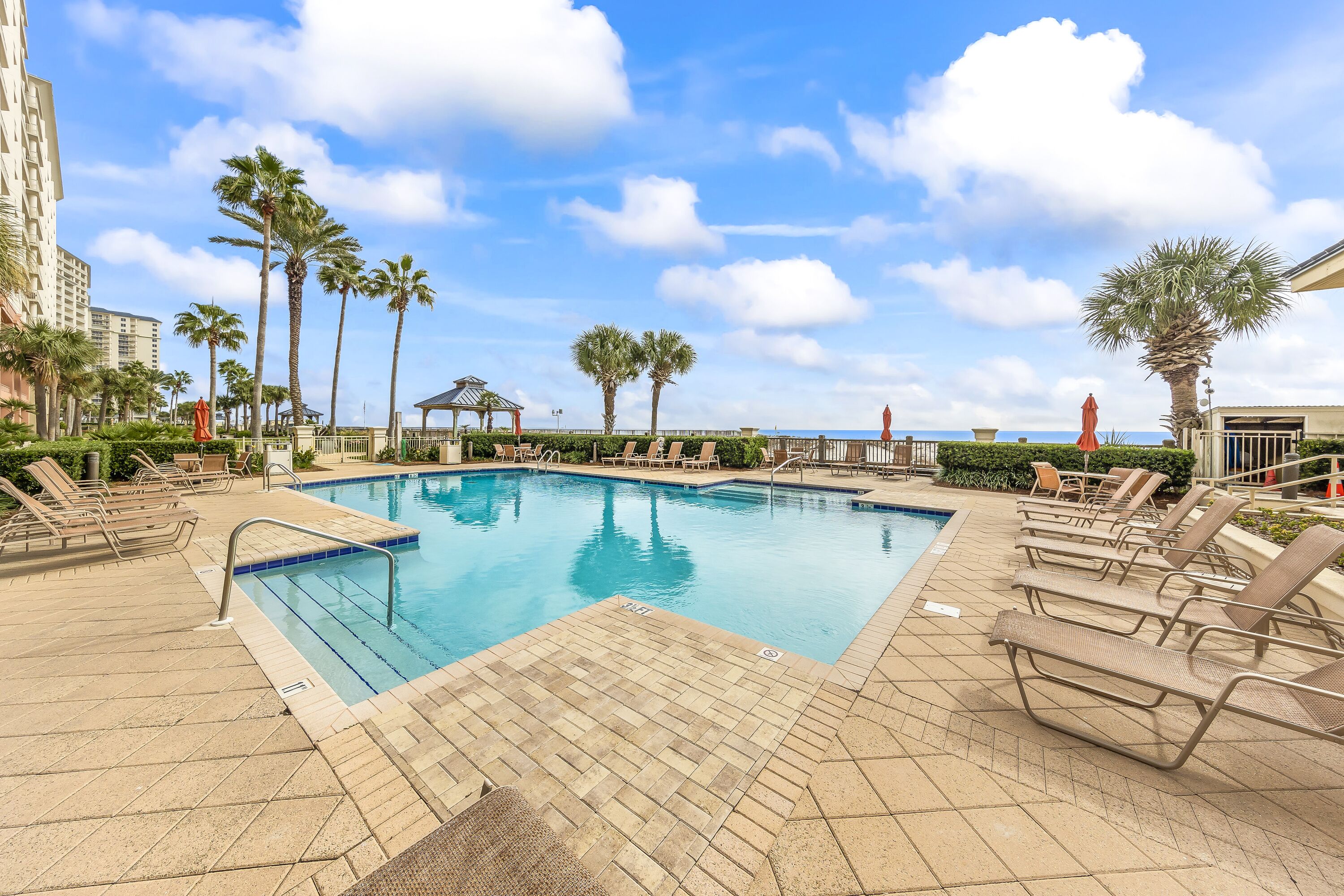 시그니처 콘도, 침실 2개, 발코니, 해변 전망 | 야외 수영장 | 실내 수영장, 야외 수영장