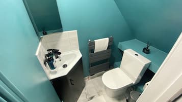 Business-Haus, Terrasse, Blick auf den Innenhof | Badezimmer