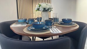 Business House, Patio, Courtyard View | Private kitchen | Shared fridge, microwave - Ready Stay (Birmingham)