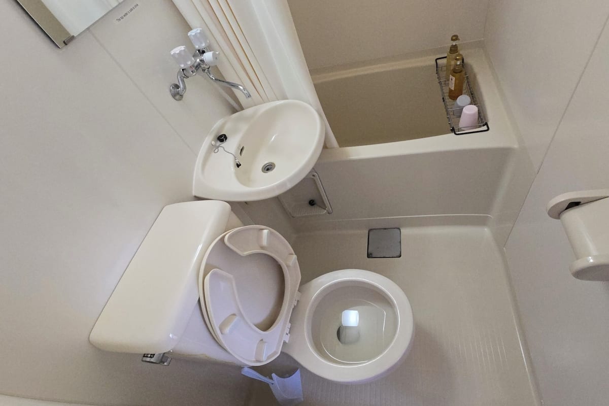 Comfort Double or Twin Room | Bathroom | Hair dryer, towels, soap, shampoo