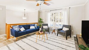 Smart-TV, peis og bøker
