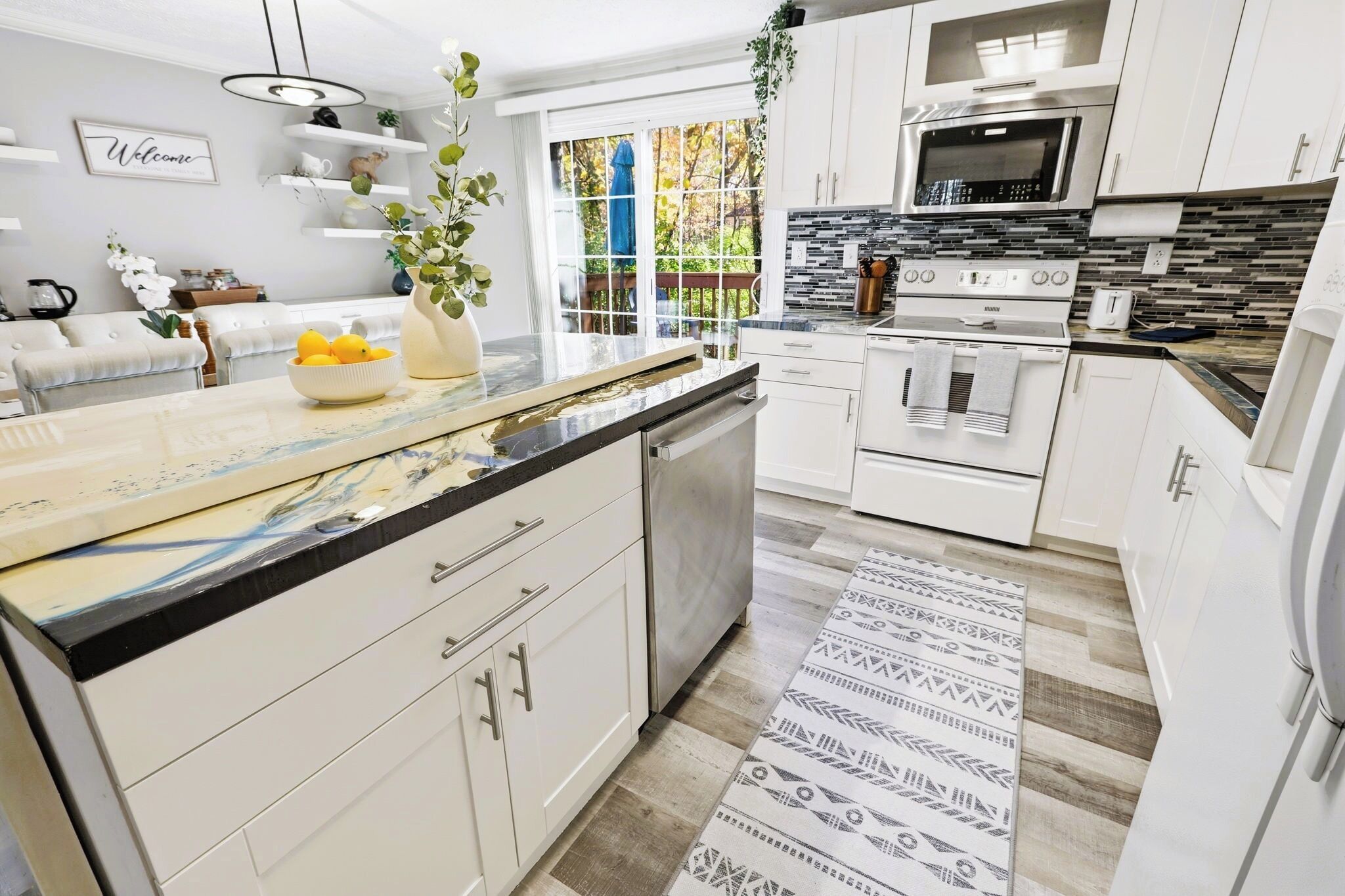 Micro-ondes, four, plaque de cuisson, lave-vaisselle