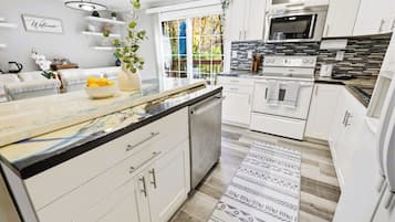 Micro-ondes, four, plaque de cuisson, lave-vaisselle