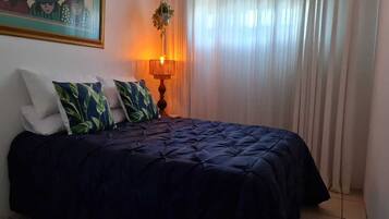 Bügeleisen/Bügelbrett, Internetzugang, Bettwäsche