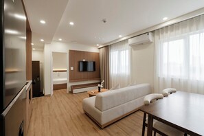 Signature Studio | Minibar, desk, blackout curtains, iron/ironing board - A25 Residences - 7 Trieu Viet Vuong (Hai Ba Trung)