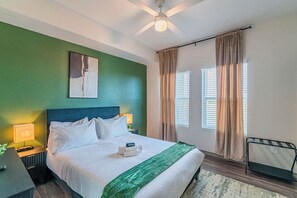 2 bedrooms, desk, iron/ironing board, WiFi - Westgate Near Stadium Balcony Pool Parking Gym WD (Glendale)