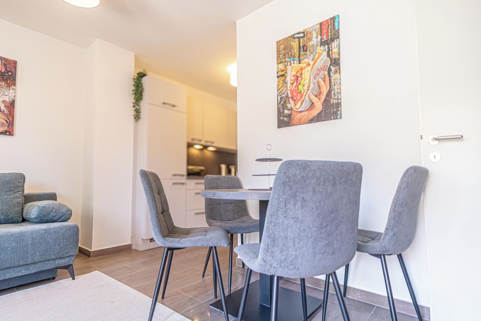 Basic Apartment | Living room