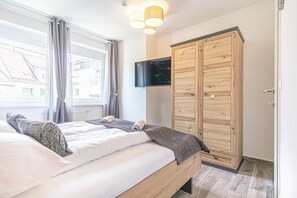 Basic Apartment | Interior - Modern 1BR 1LR Balcony City Centers (Vienna)