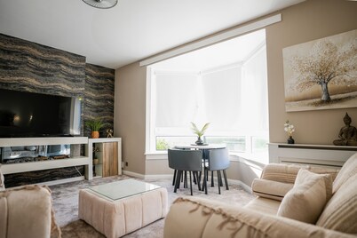 Peaceful 2-bedroom house in Glasgow perfect for your getaway
