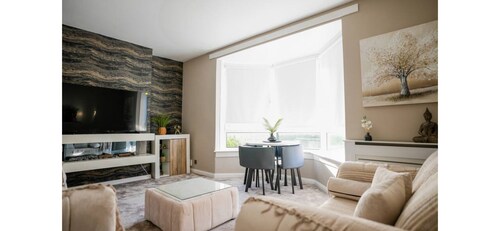 Nice 2-bedroom house in Glasgow perfect for your getaway