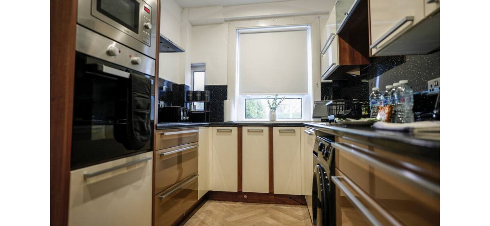 Kjøleskap, mikrobølgeovn, ovn og oppvaskmaskin