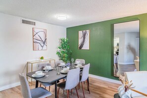 Dining - Bright Urban Retreat | Balcony Gym Washer/Dryer (Scottsdale)